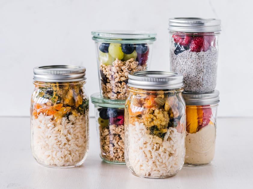 CANNING JARS WITH RICE, VEGETABLES, GRANOLA, FRESH FRUIT, CHIA SEEDS